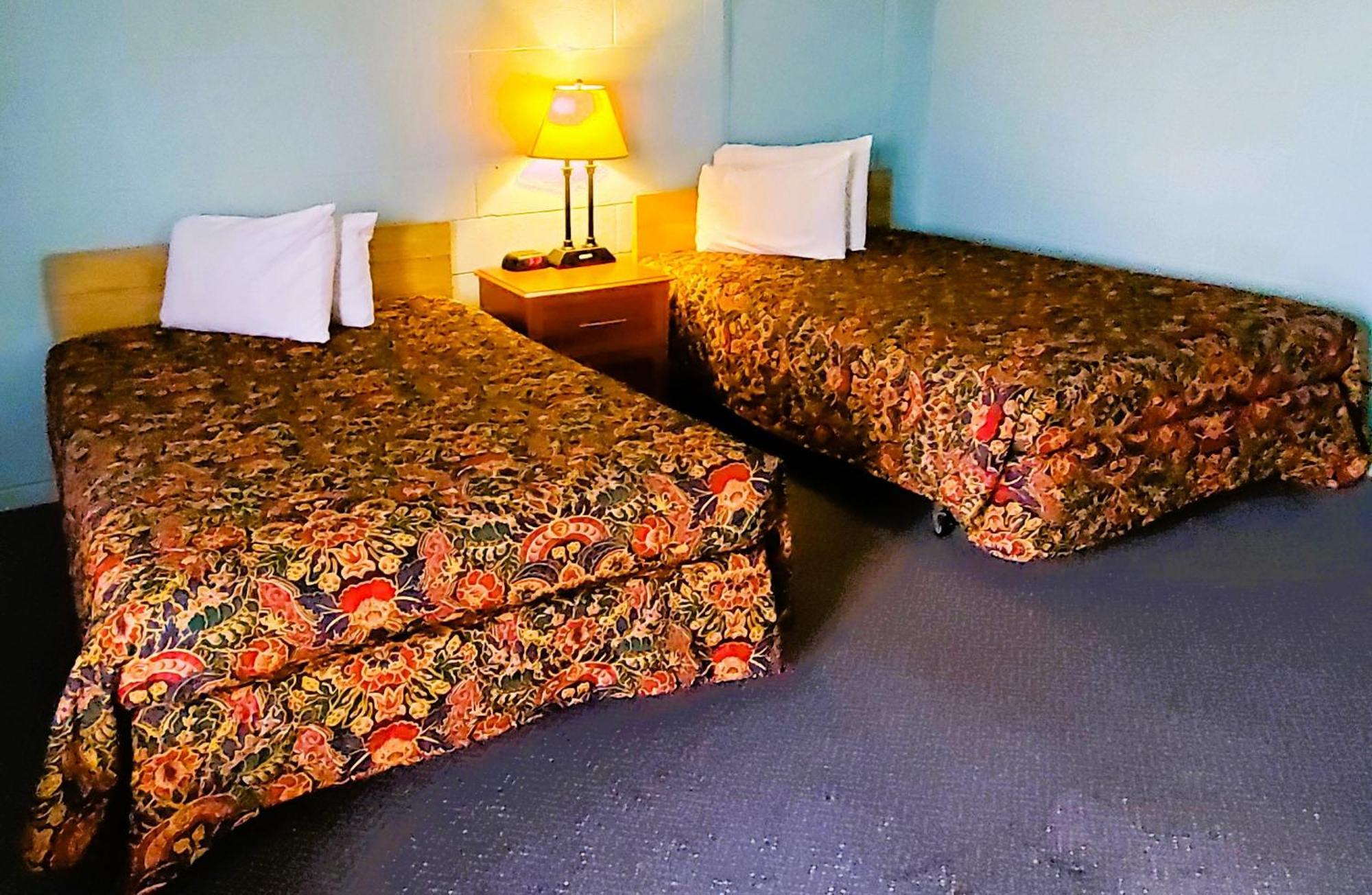 Holiday Host Motel & Rv Park Сонора Экстерьер фото