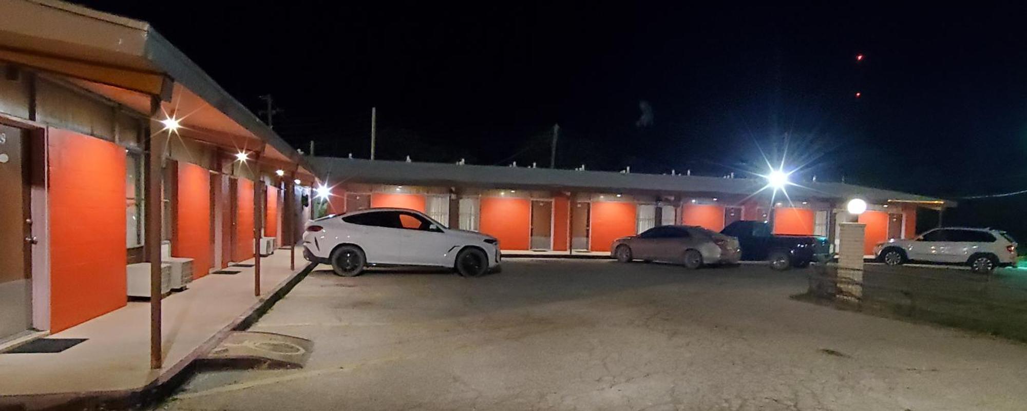 Holiday Host Motel & Rv Park Сонора Экстерьер фото